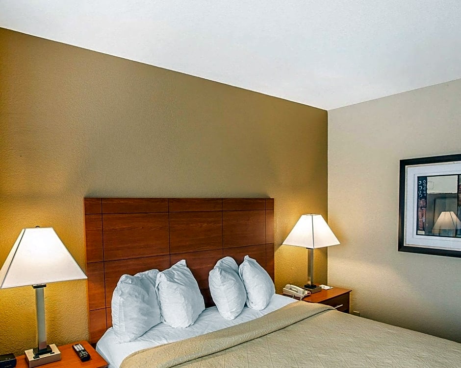 Quality Inn & Suites Mt. Juliet