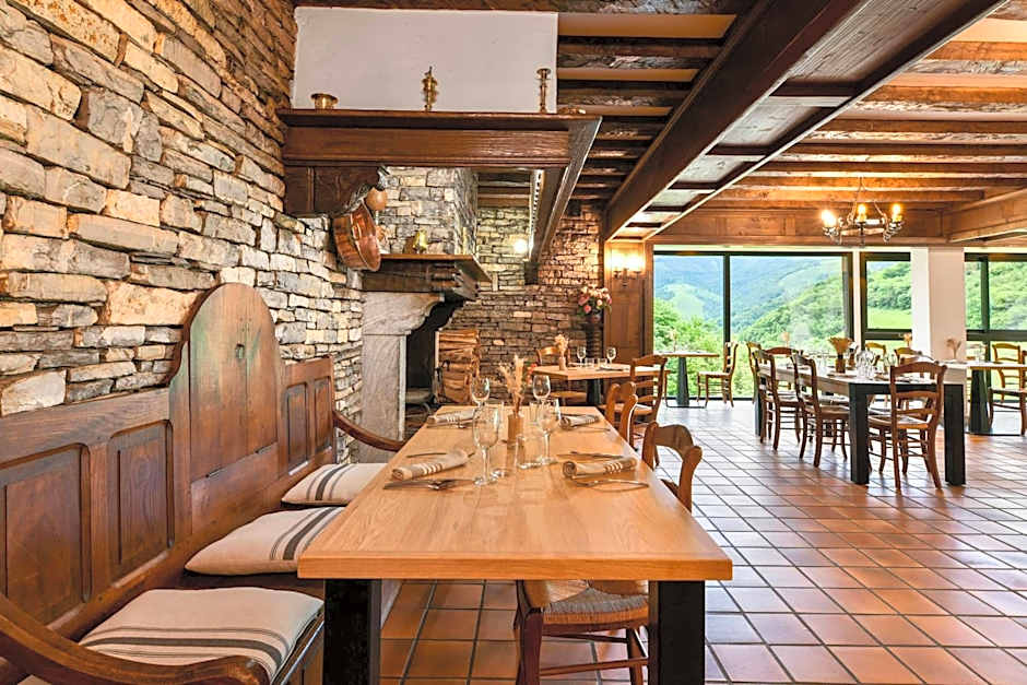 Logis Hôtel Etchemaïté