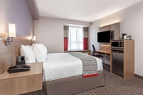 1 Queen Bed Non-Smoking