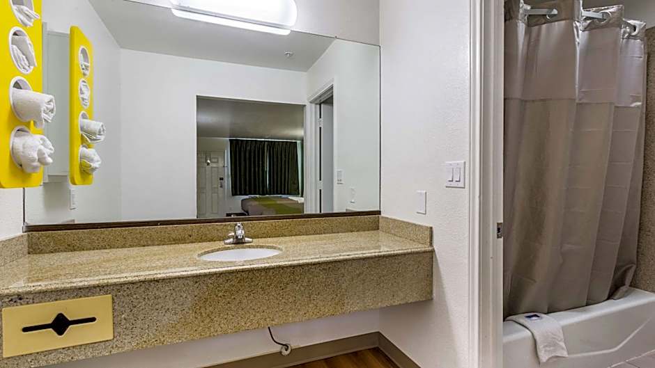 Motel 6-San Marcos, TX - North