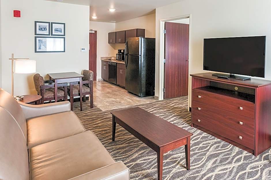 Cobblestone Hotel & Suites - Neenah