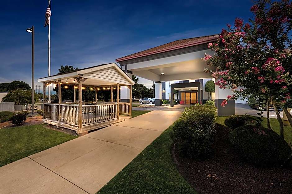 Red Roof PLUS+ Henderson