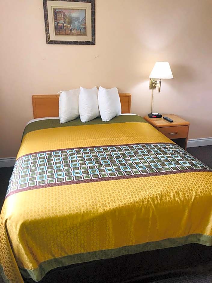 Perth Plaza Inn & Suites