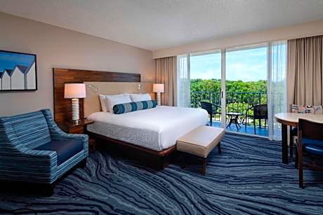 1 Bedroom Suite, 1 King, Sofa bed, Limited view, Whirlpool