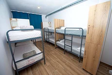 Bed in 6-Bed Mixed Dormitory Room