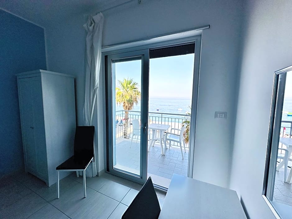 Maniel Beach Hotel