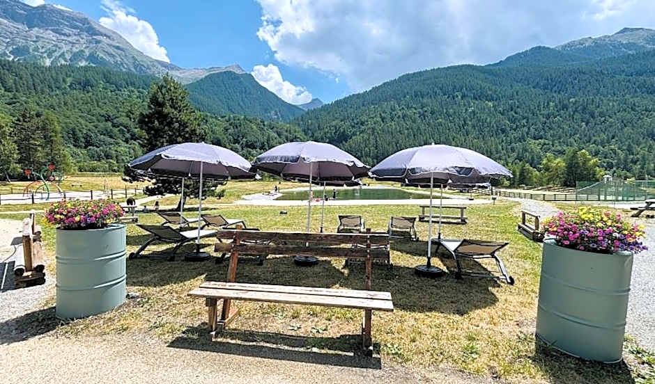 Hôtel et Camping O2 Orcières Outdoor Area