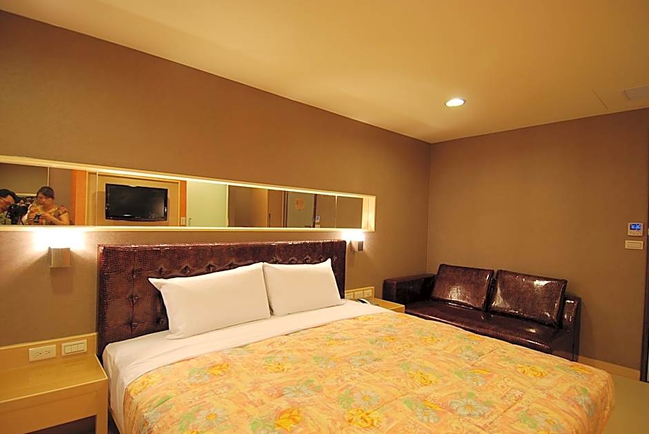 LOVE HOTEL