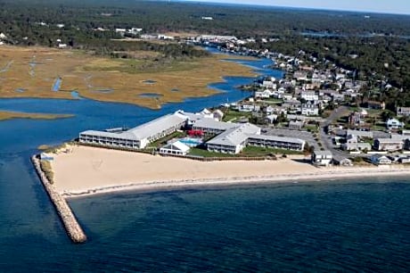 Red Jacket Beach Resort