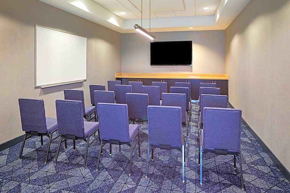 Courtyard by Marriott Long Beach Airport