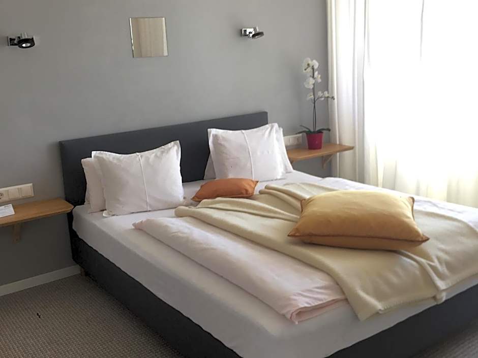 Dietrichsteinerhof Apartments & Rooms