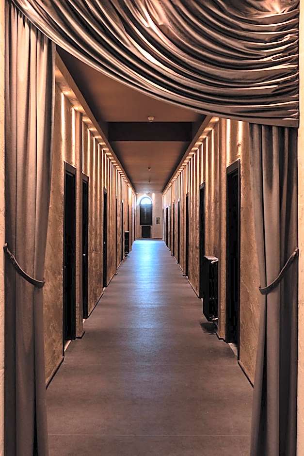 Hotel & Hostel 7