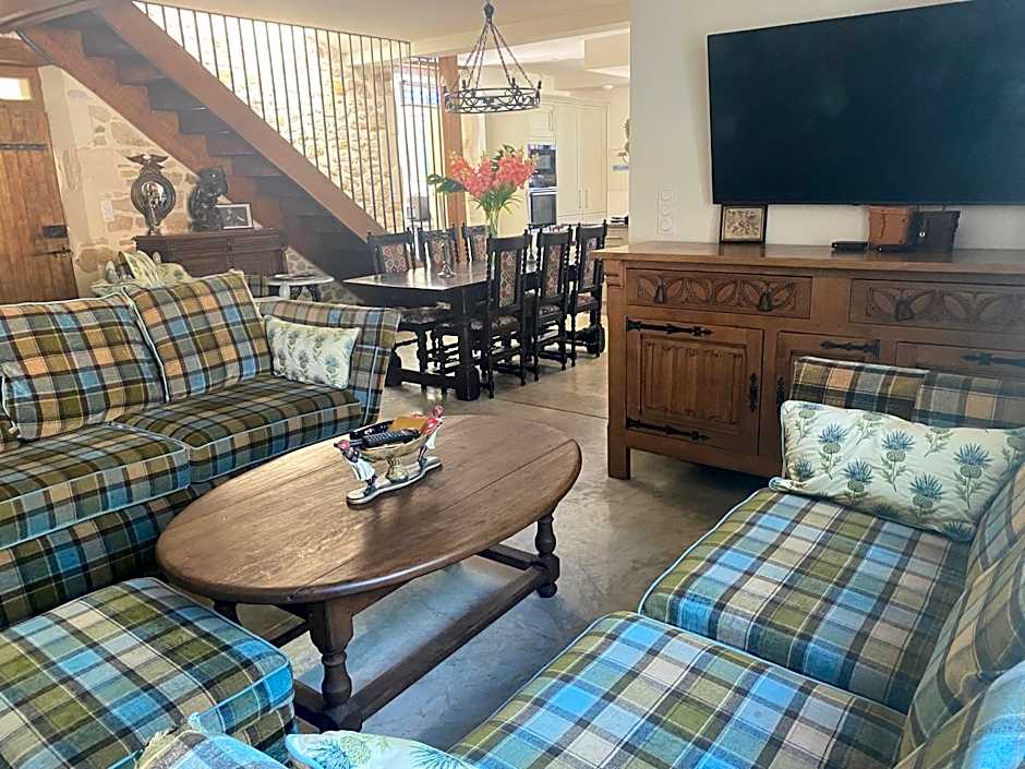 La Maison du Parc B & B Oct to June Entire house 3 bedrooms sleeps 6 July to Sept