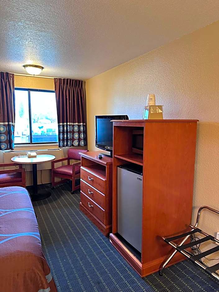 Super 8 by Wyndham Vancouver East