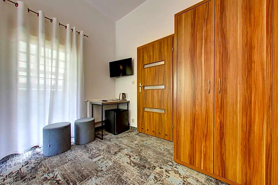 POD DEBEM Kompleks Zeglarsko-Rekreacyjny