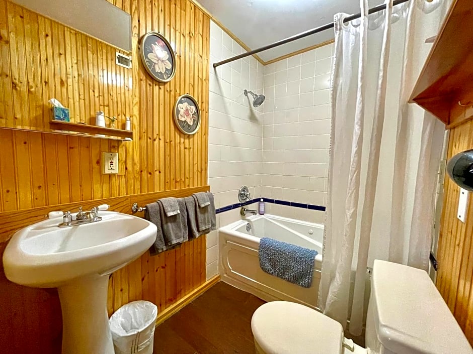 Fireside Inn & Hostel