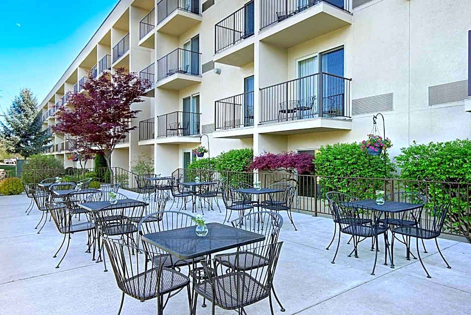 Oxford Suites Yakima