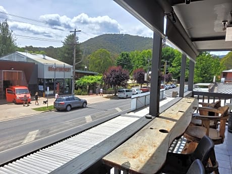 Coach House Inn