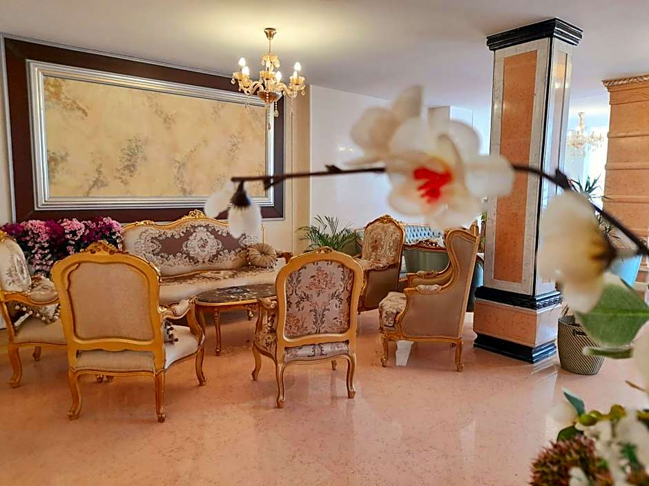 HOTEL ROYAL Paris Ivry