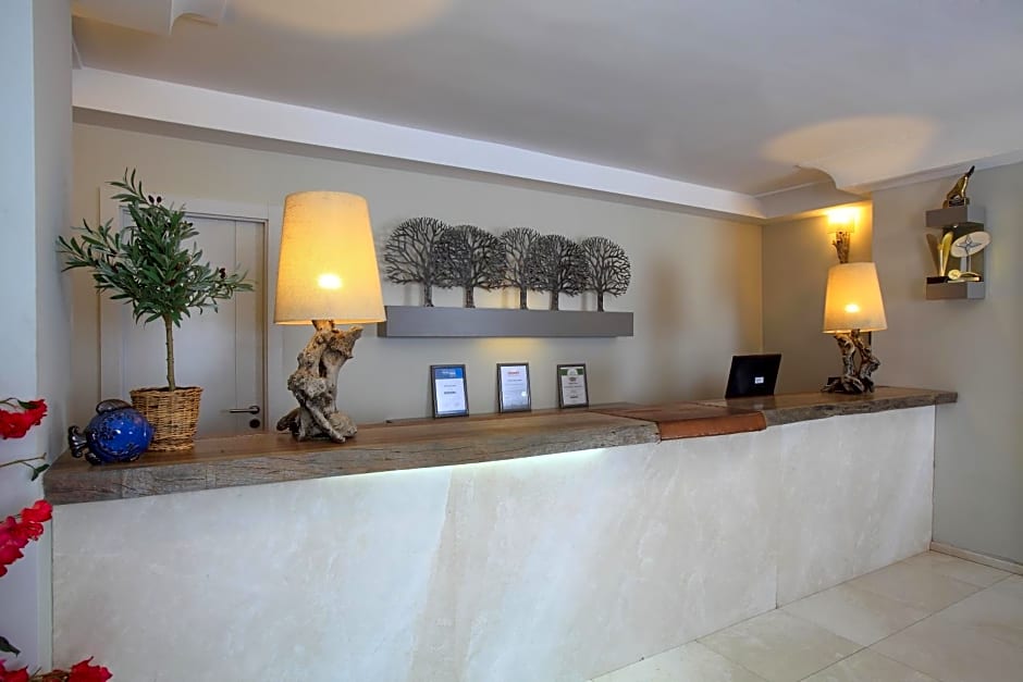 Zeytinada Hotel
