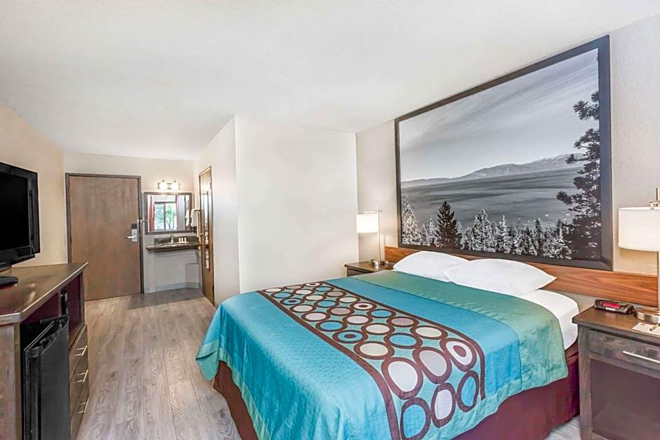 Super 8 by Wyndham Redding