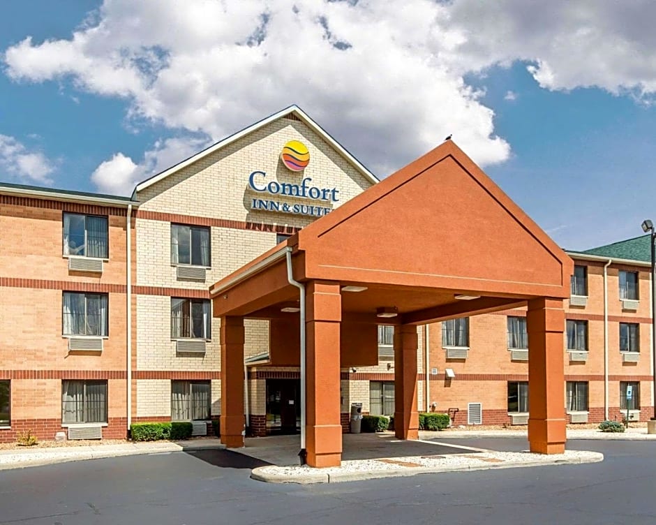 Comfort Inn & Suites near Tinley Park Amphitheater