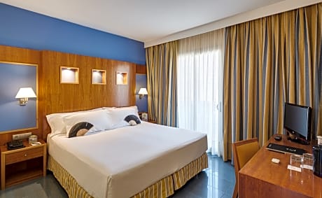 TWIN SUPERIOR POOL TERRACE