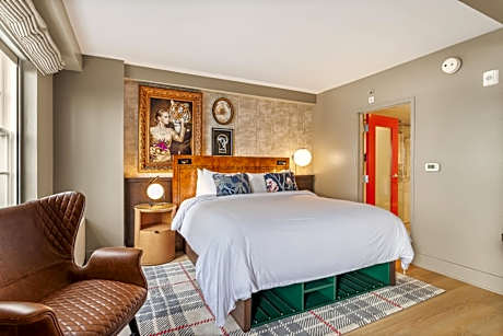 King Room - Mobility Access/Roll in Shower - Non-Smoking