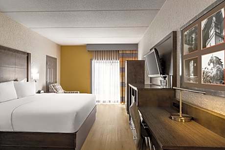 Deluxe King Room - Non-Smoking