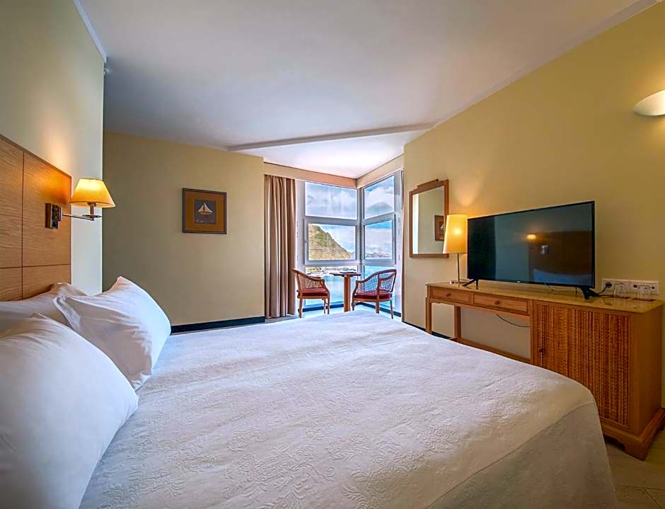 Photo 1 of 4 of Junior Suite, Sea View