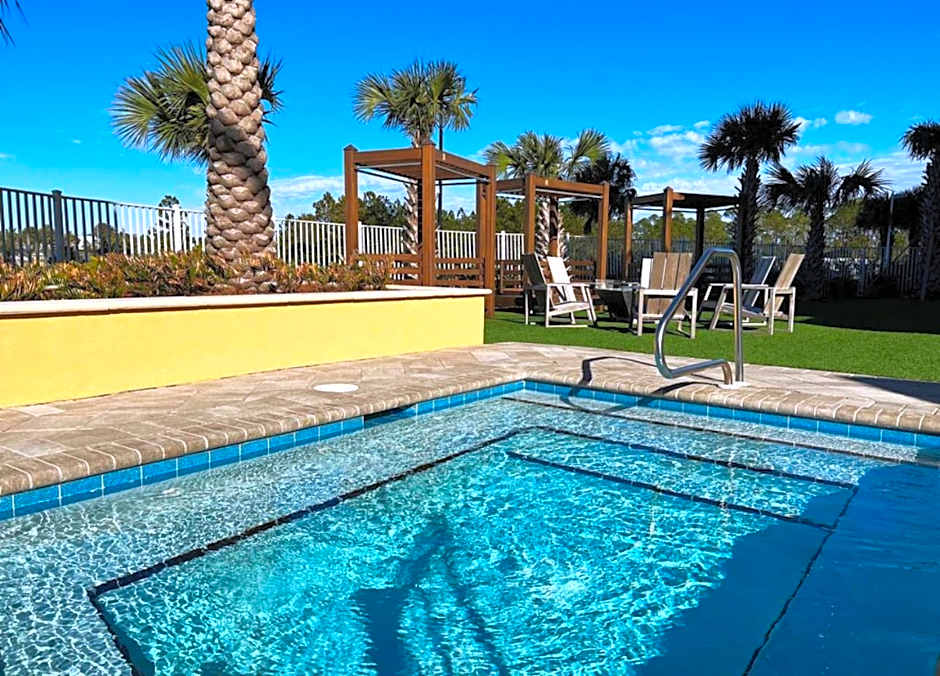CHARD ON ICE, BRAND NEW, Walk to Pier Park, 3 Bedrooms