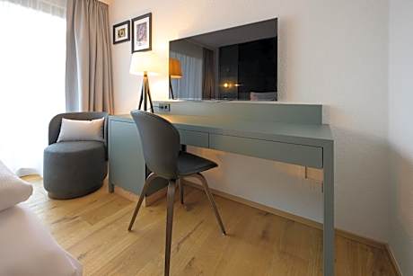 Cozy Single Room with Balcony