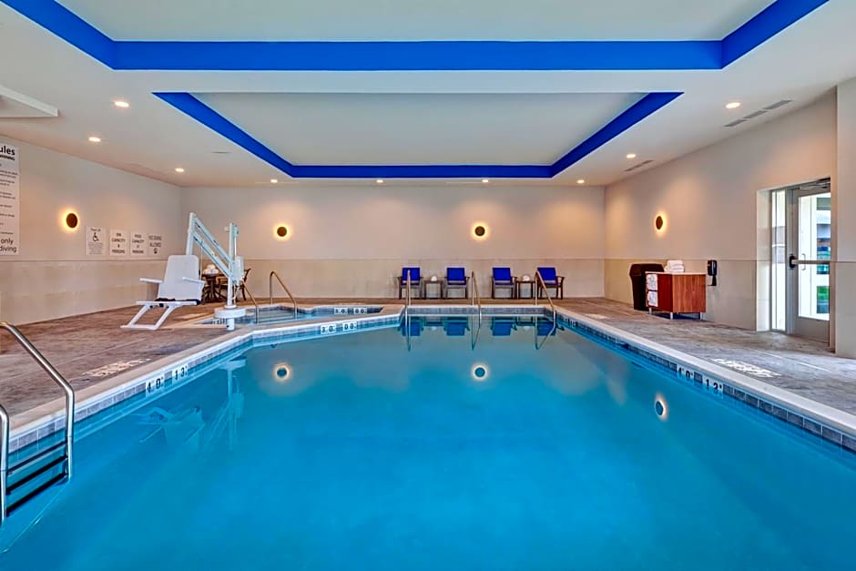 Holiday Inn Express and Suites Eau Claire West I-94 By IHG