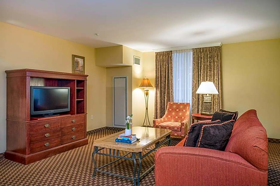 Clarion Collection Arlington Court Suites Hotel