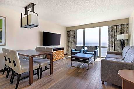 2 Bedroom Ocean Front 1 Qn 2 Dbls Suite