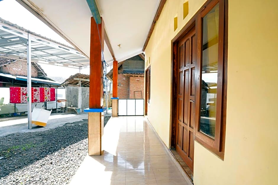 SPOT ON 92476 Sobat Ijen Traveller Homestay