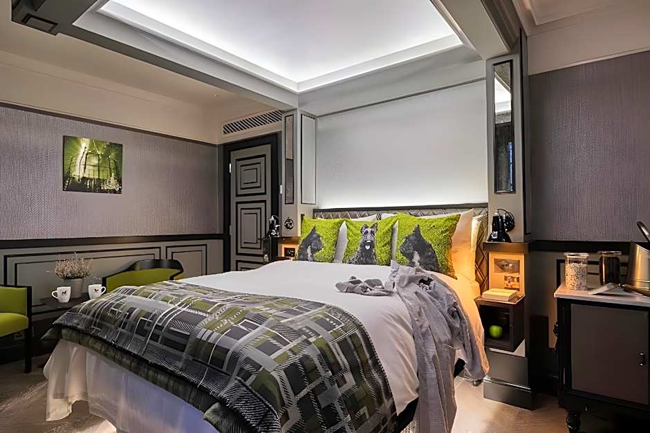Photo 1 of 13 of Feature 1 King Bed