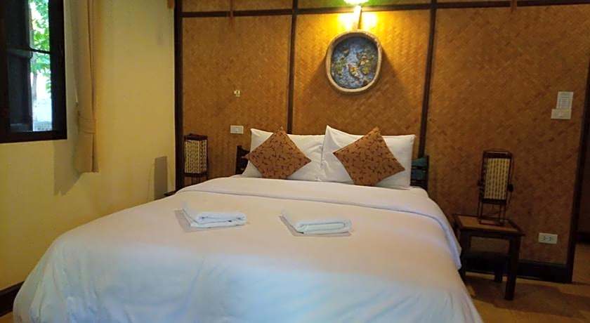 Baanwangnamkeaw Lodge
