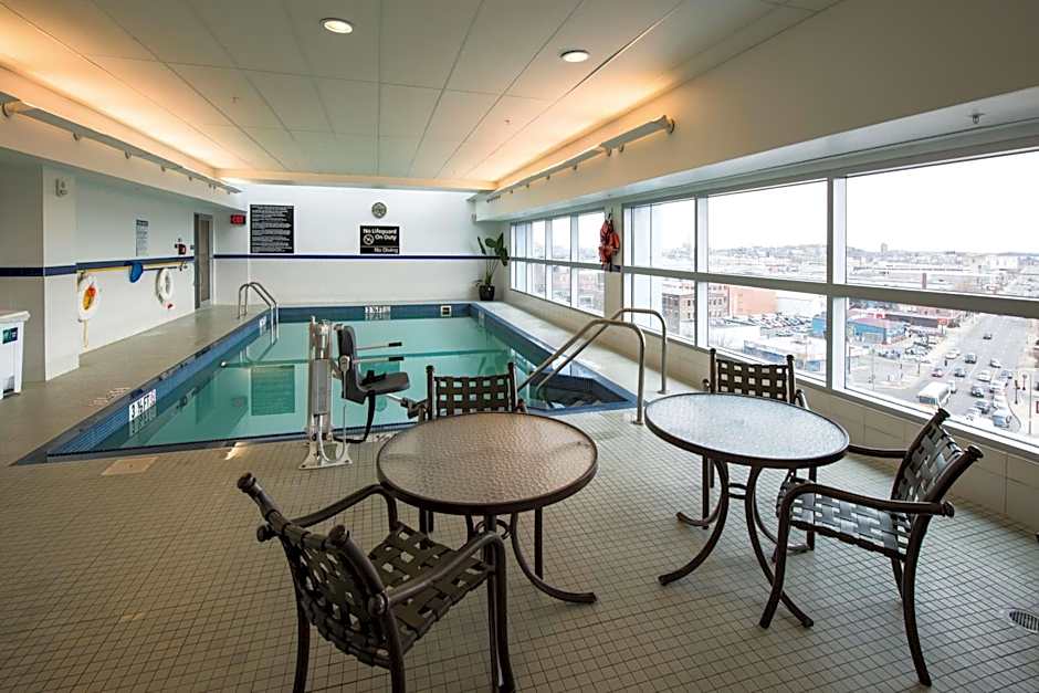 Hampton Inn By Hilton And Suites At Boston Crosstown Center