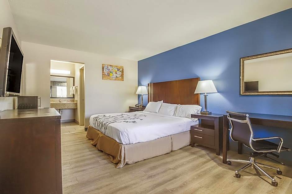 Econo Lodge Inn & Suites Enid South