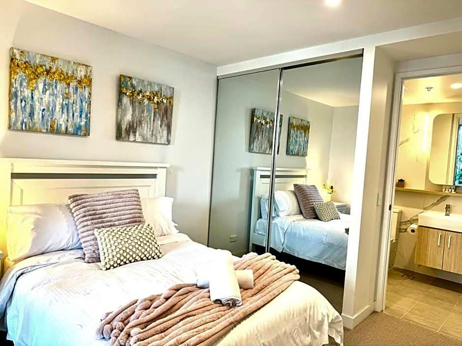 Chic 1BR Apt Urban Retreat Pool Parking Gym