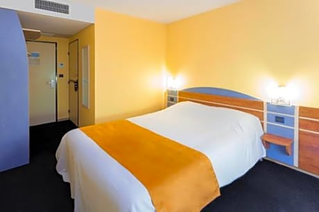 Double Room (1-2 Adults)
