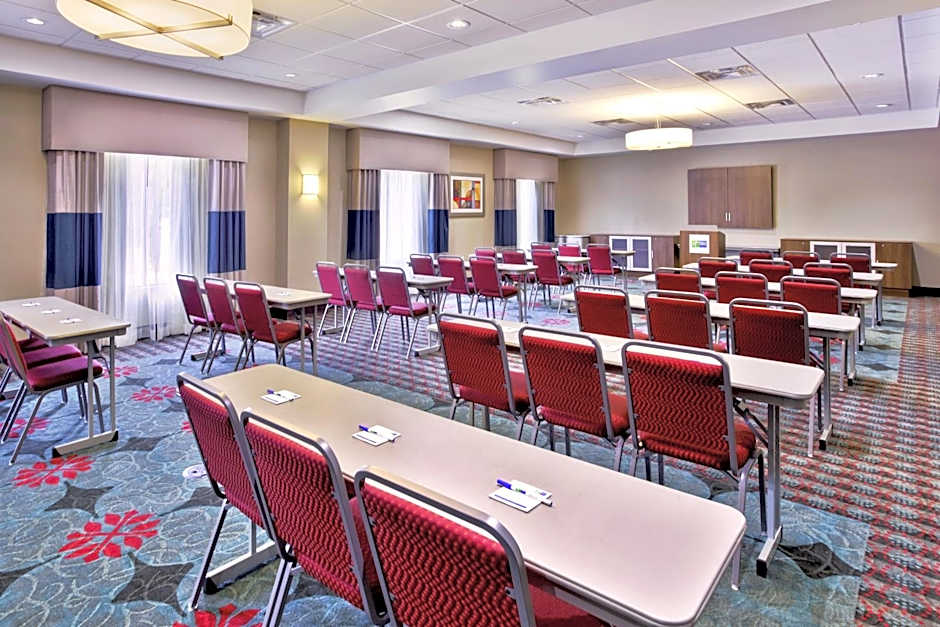 Holiday Inn Express & Suites Oak Ridge By IHG