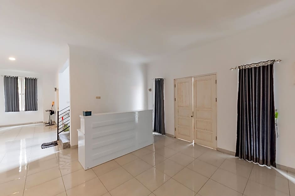 Urbanview Hotel Sabar Residence CSB Mall