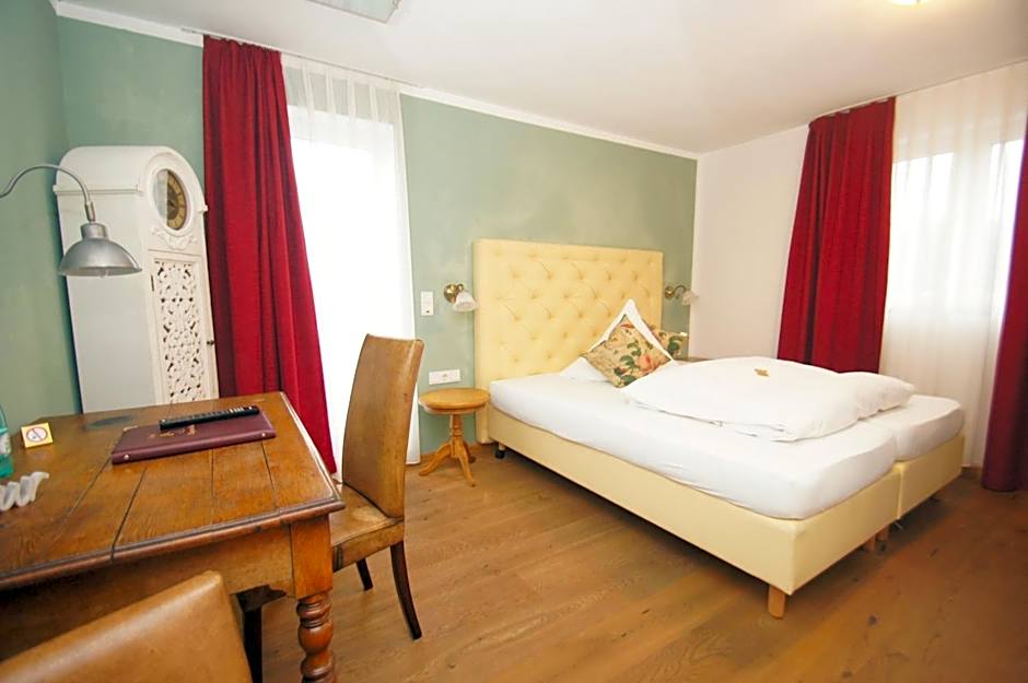 UNO Hotel Chapeau Noir - Free Parking