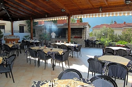 Apartments Dobrotski Dvori