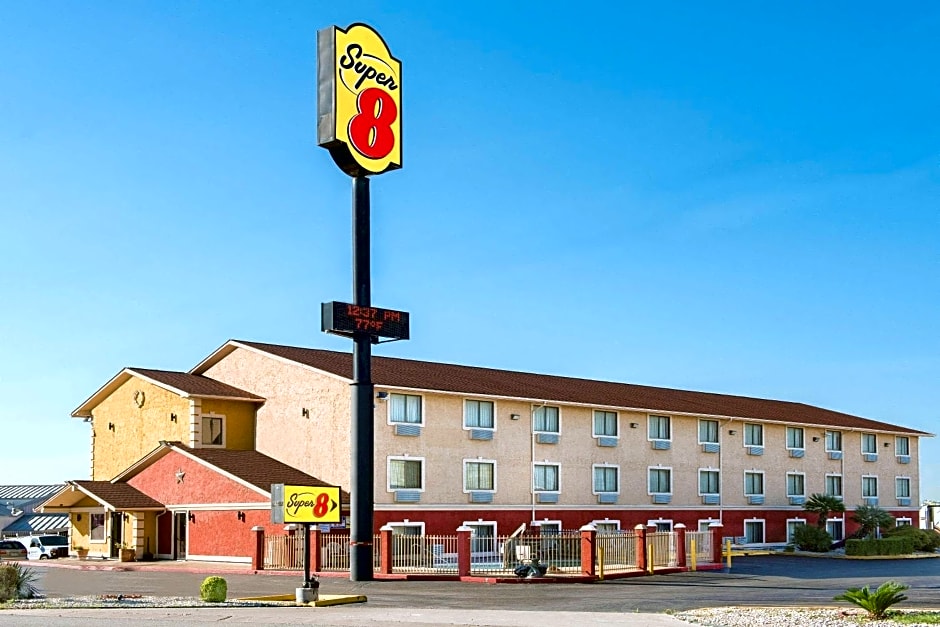 Super 8 by Wyndham San Antonio/I-35 North
