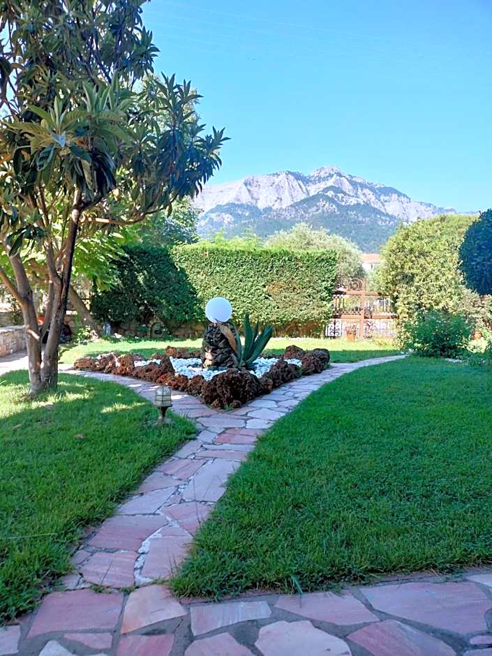 Anassa Deluxe Apartments & Studios