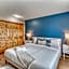 Boho Retreat w/King Bed on Bow River Pathway