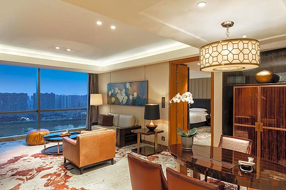 Photo 1 of 2 of 1 King Bed Suite, River View